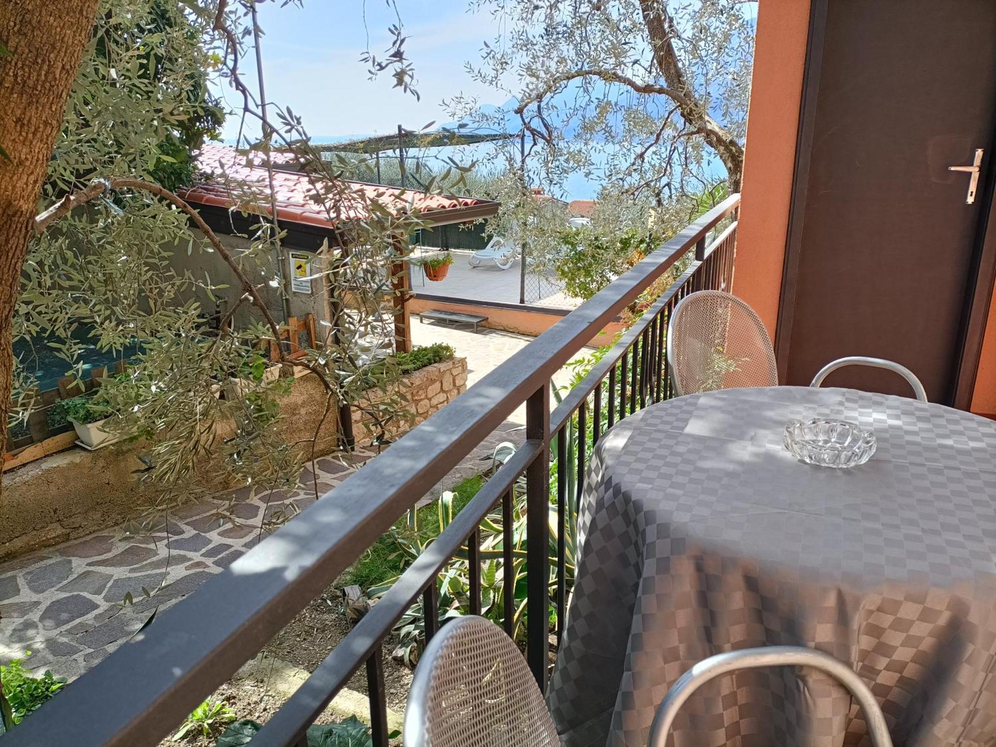 Appartamenti Casa Nina, Lago,Montagne, Uliveti Brenzone sul Garda Exterior foto