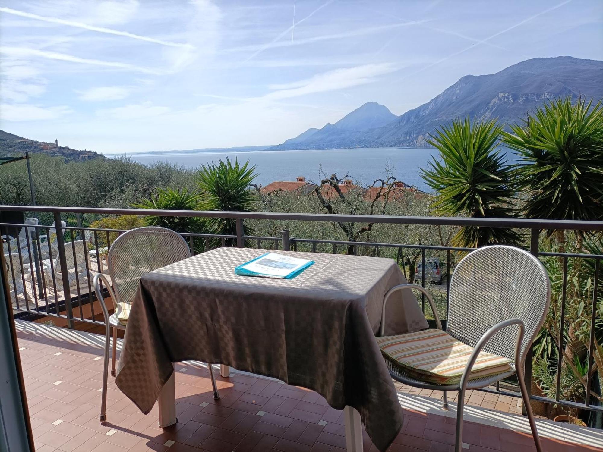 Appartamenti Casa Nina, Lago,Montagne, Uliveti Brenzone sul Garda Exterior foto