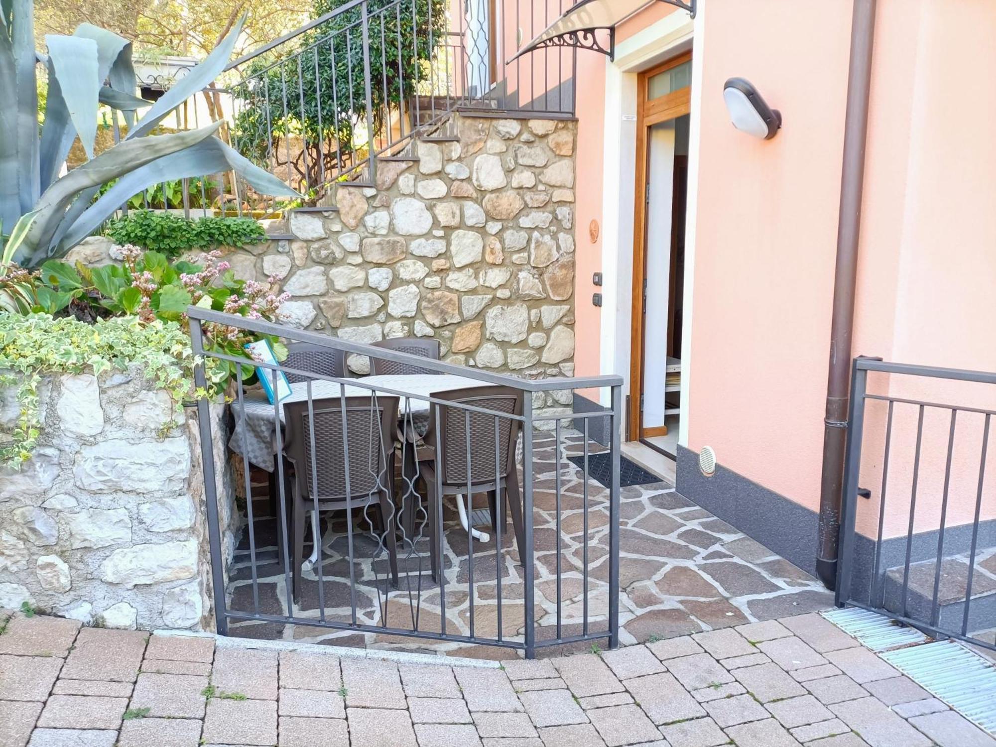 Appartamenti Casa Nina, Lago,Montagne, Uliveti Brenzone sul Garda Exterior foto
