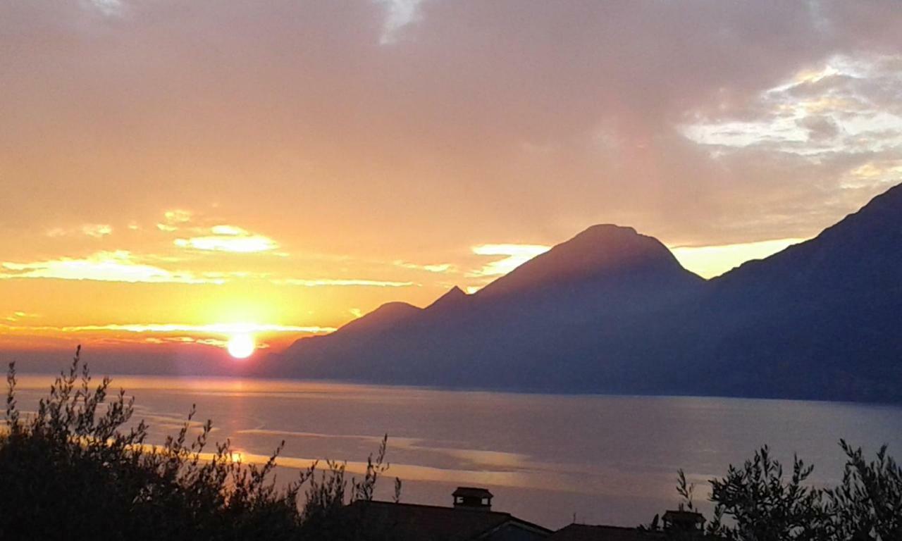 Appartamenti Casa Nina, Lago,Montagne, Uliveti Brenzone sul Garda Exterior foto